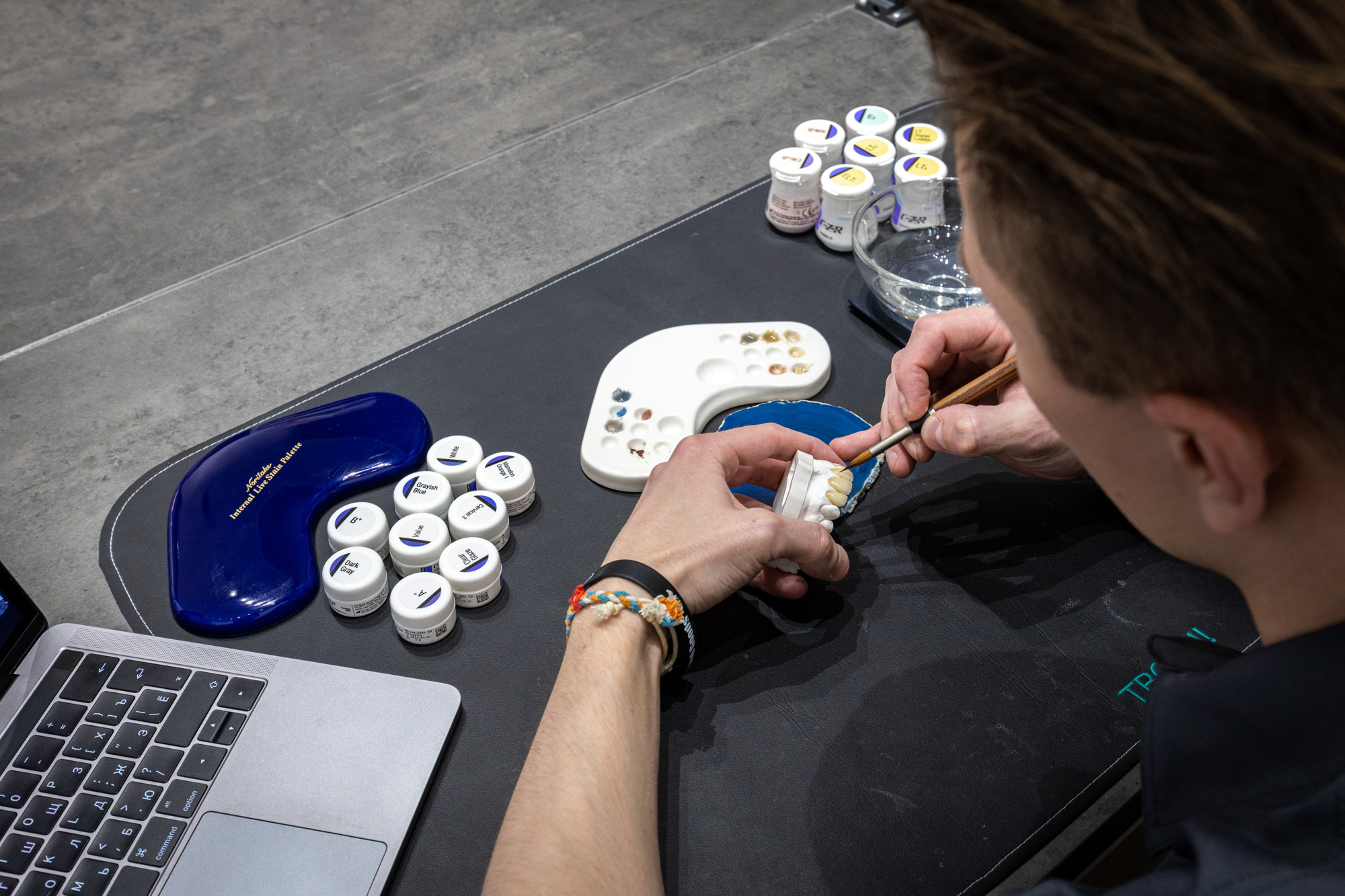 ESTĒTISKĀ ZOBĀRSTNIECĪBA